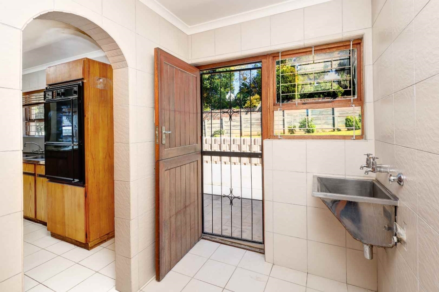 To Let 3 Bedroom Property for Rent in Loevenstein Western Cape
